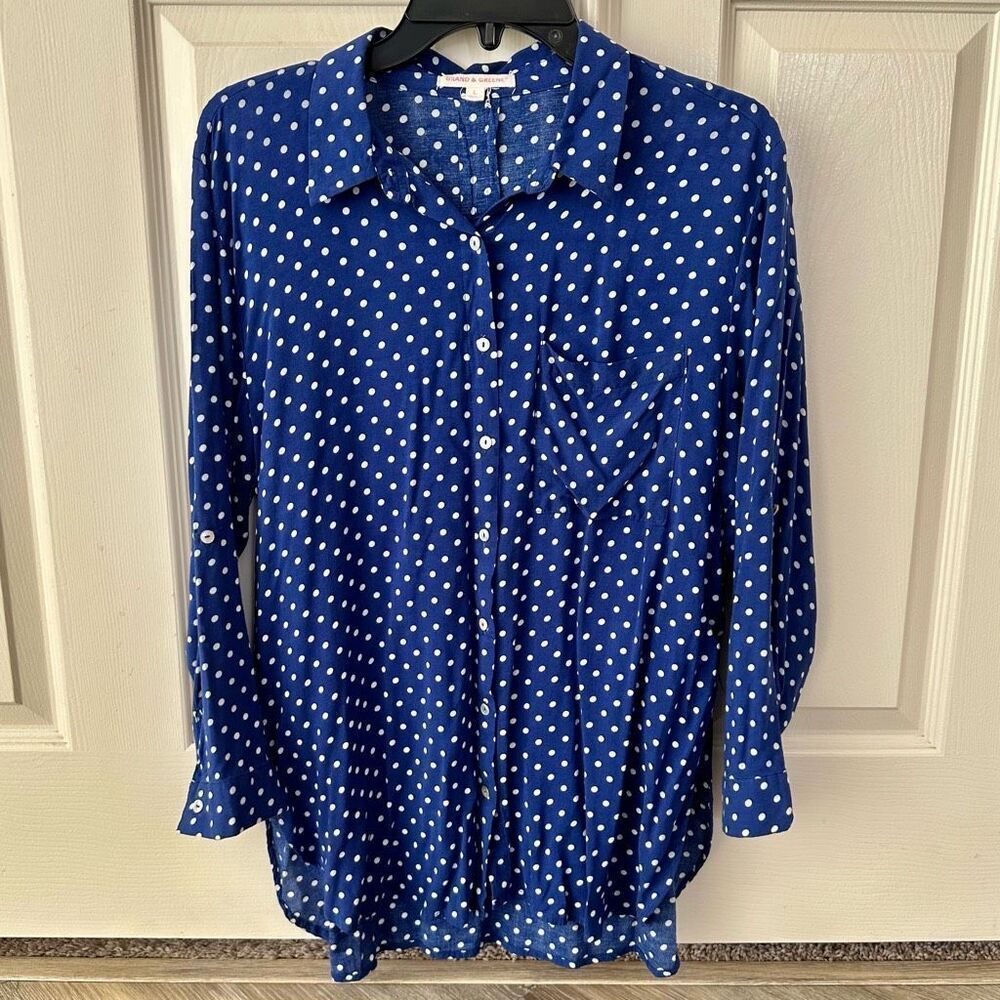 Grand and Green blue and white polka dot button down shirt
